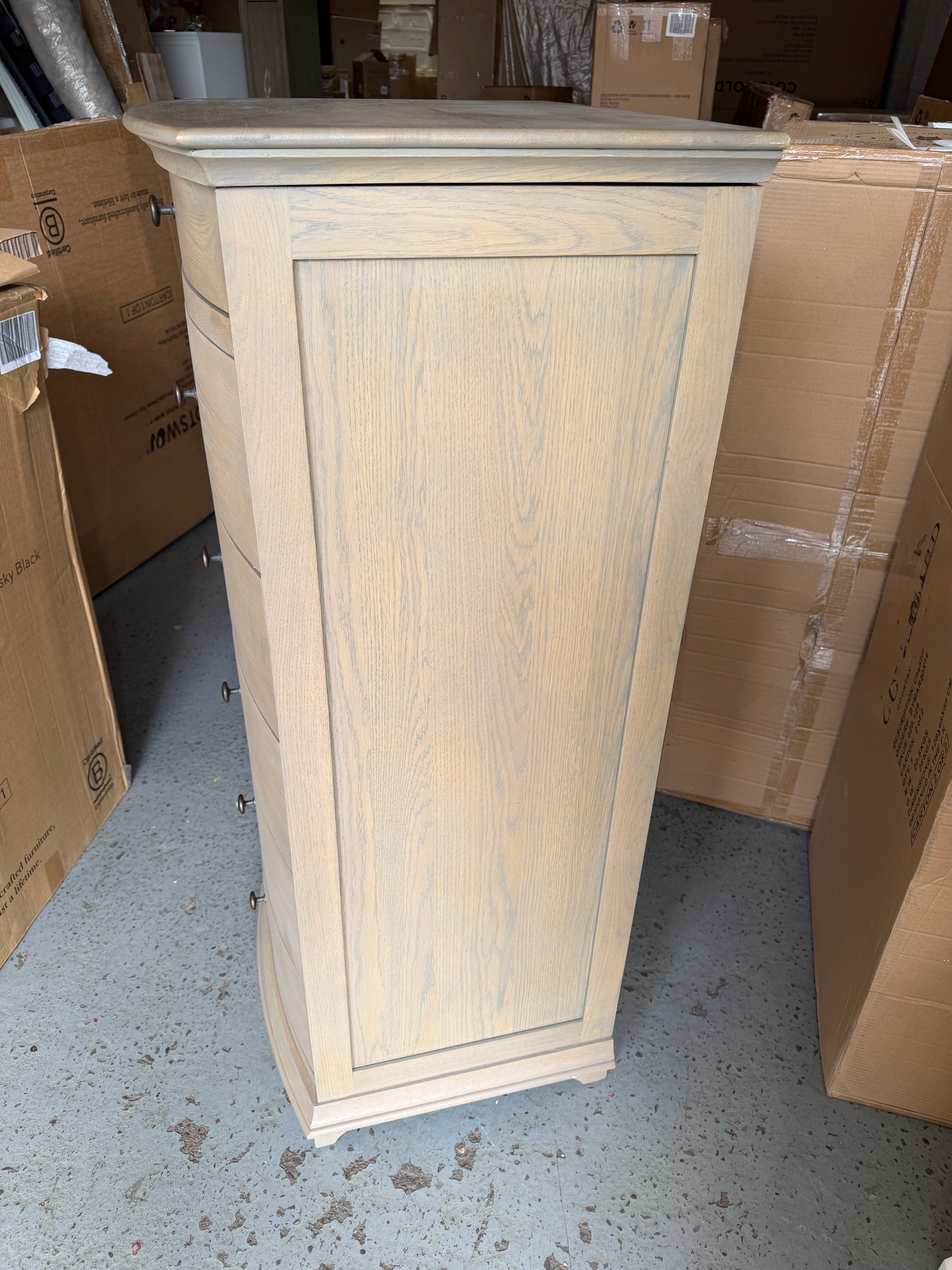 WINCHCOMBE SMOKED OAK
Vanity Tall Boy Quality Furniture Clearance Ltd