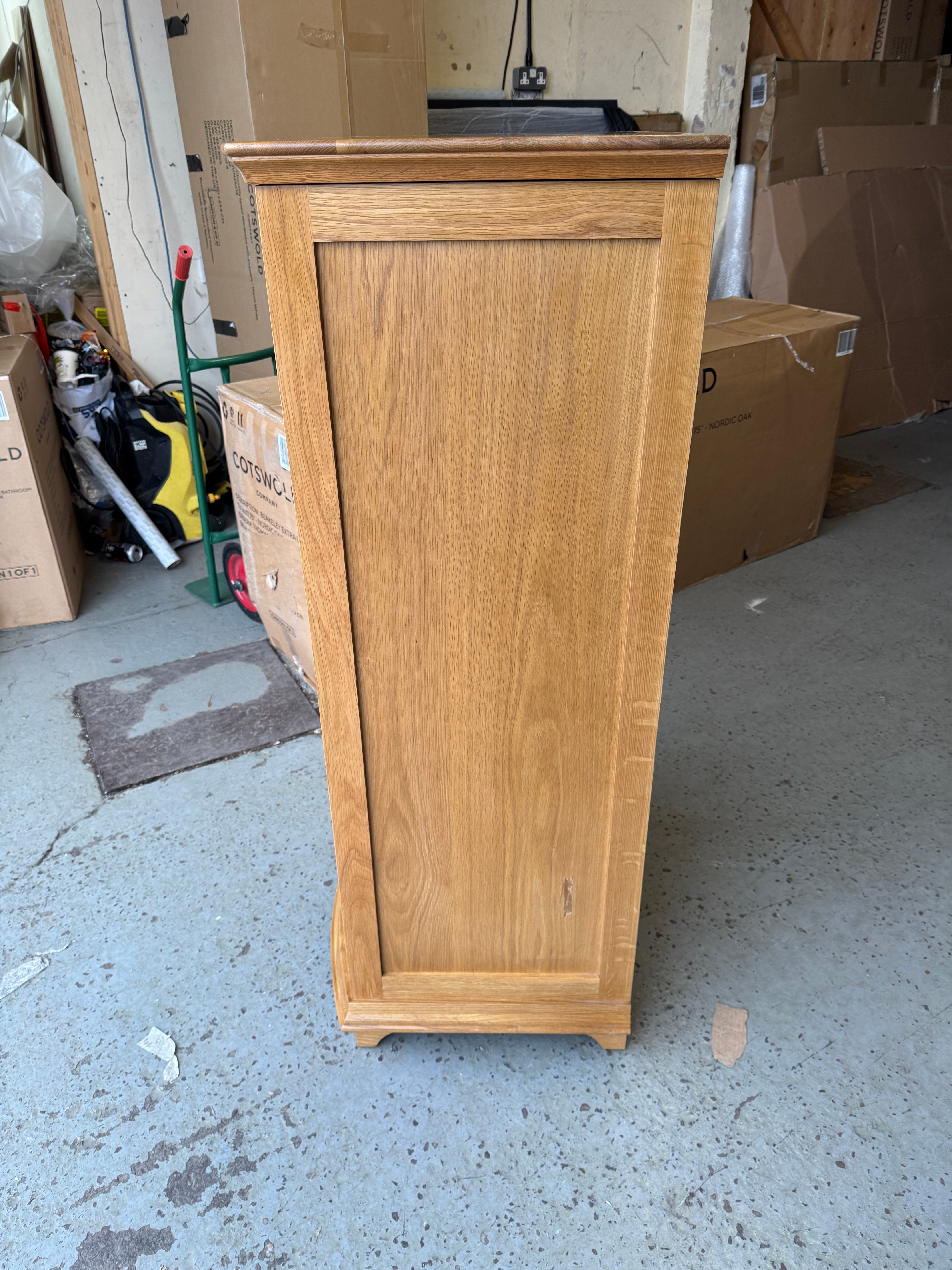 WINCHCOMBE OILED OAK
Vanity Tall Boy Quality Furniture Clearance Ltd