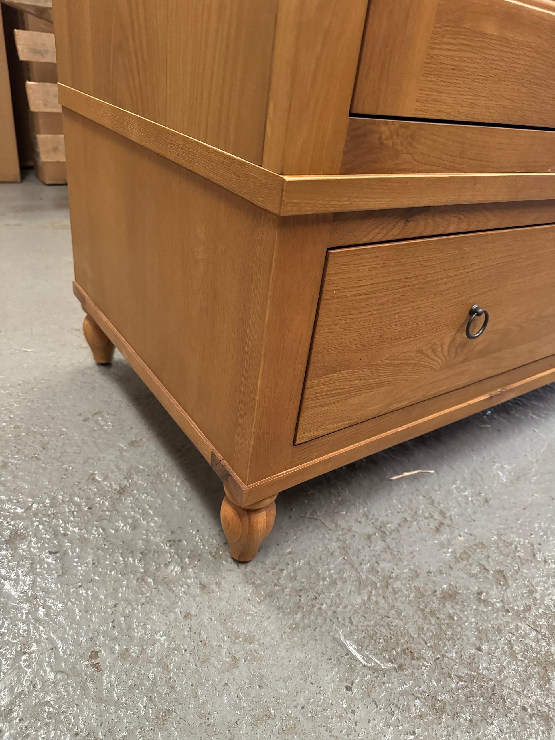 ELKSTONE MELLOW OAK
Double Wardrobe Quality Furniture Clearance Ltd