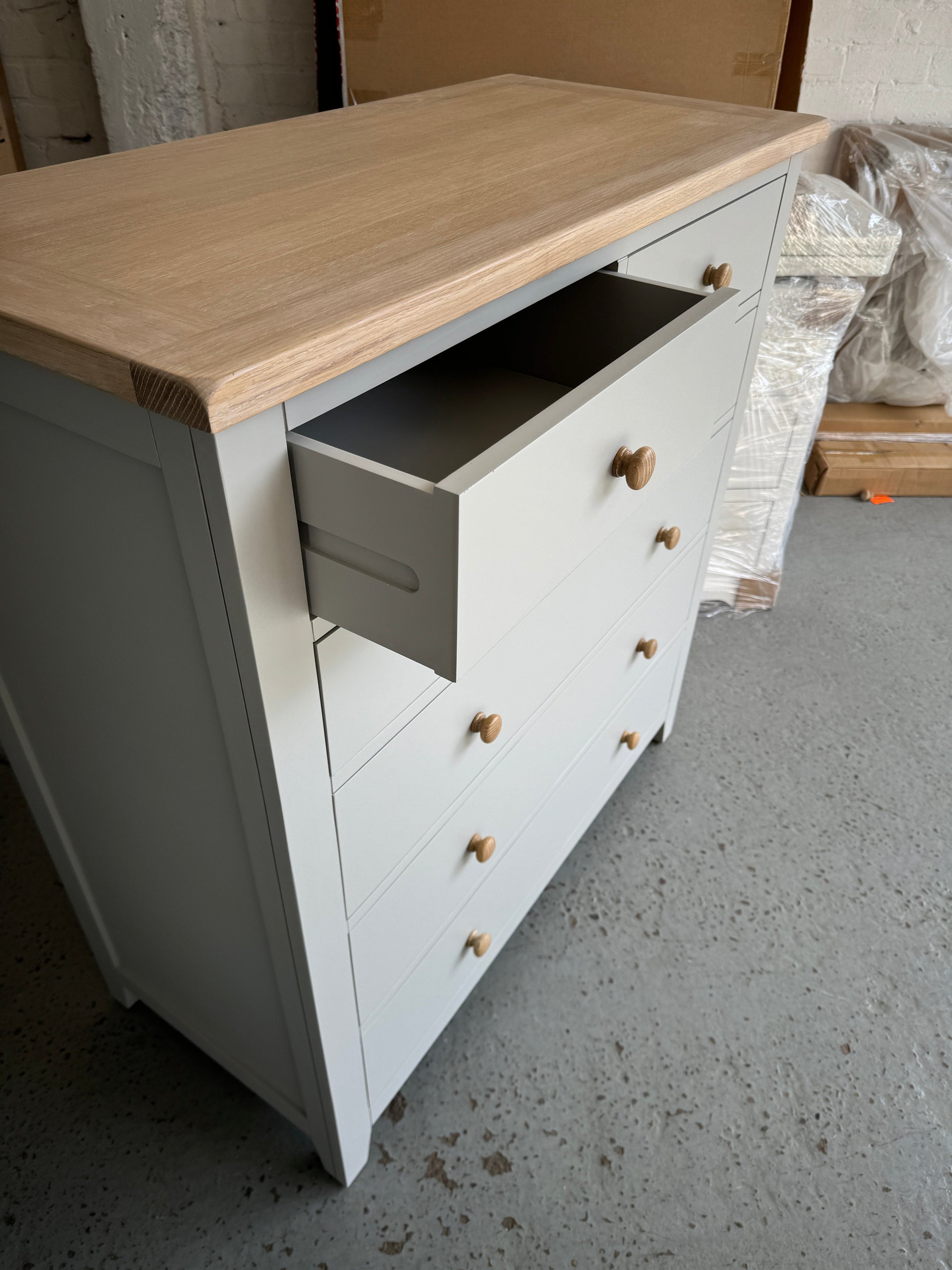 CHESTER DOVE GREY
7 Drawer Chest Quality Furniture Clearance Ltd