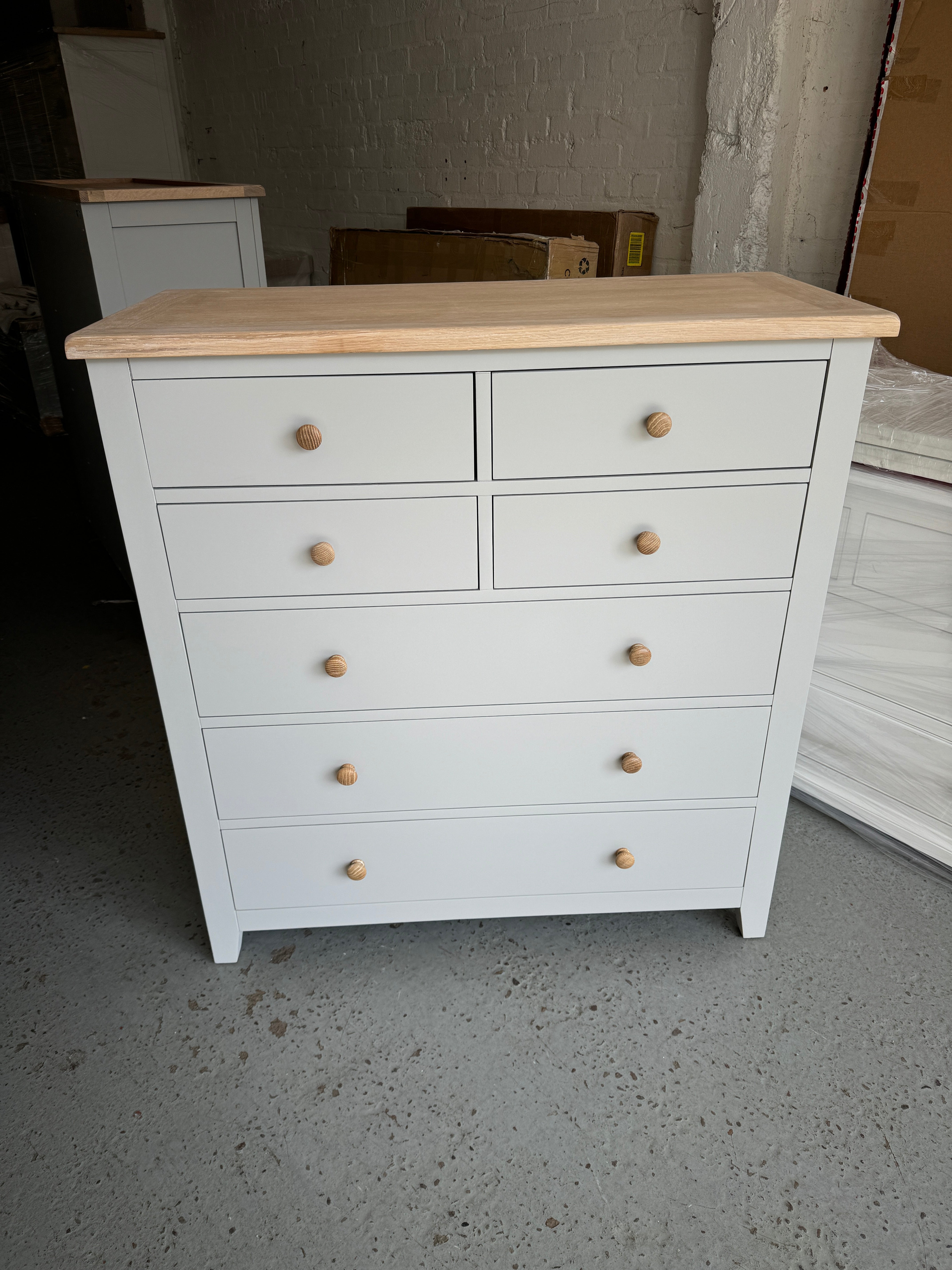CHESTER DOVE GREY
7 Drawer Chest Quality Furniture Clearance Ltd