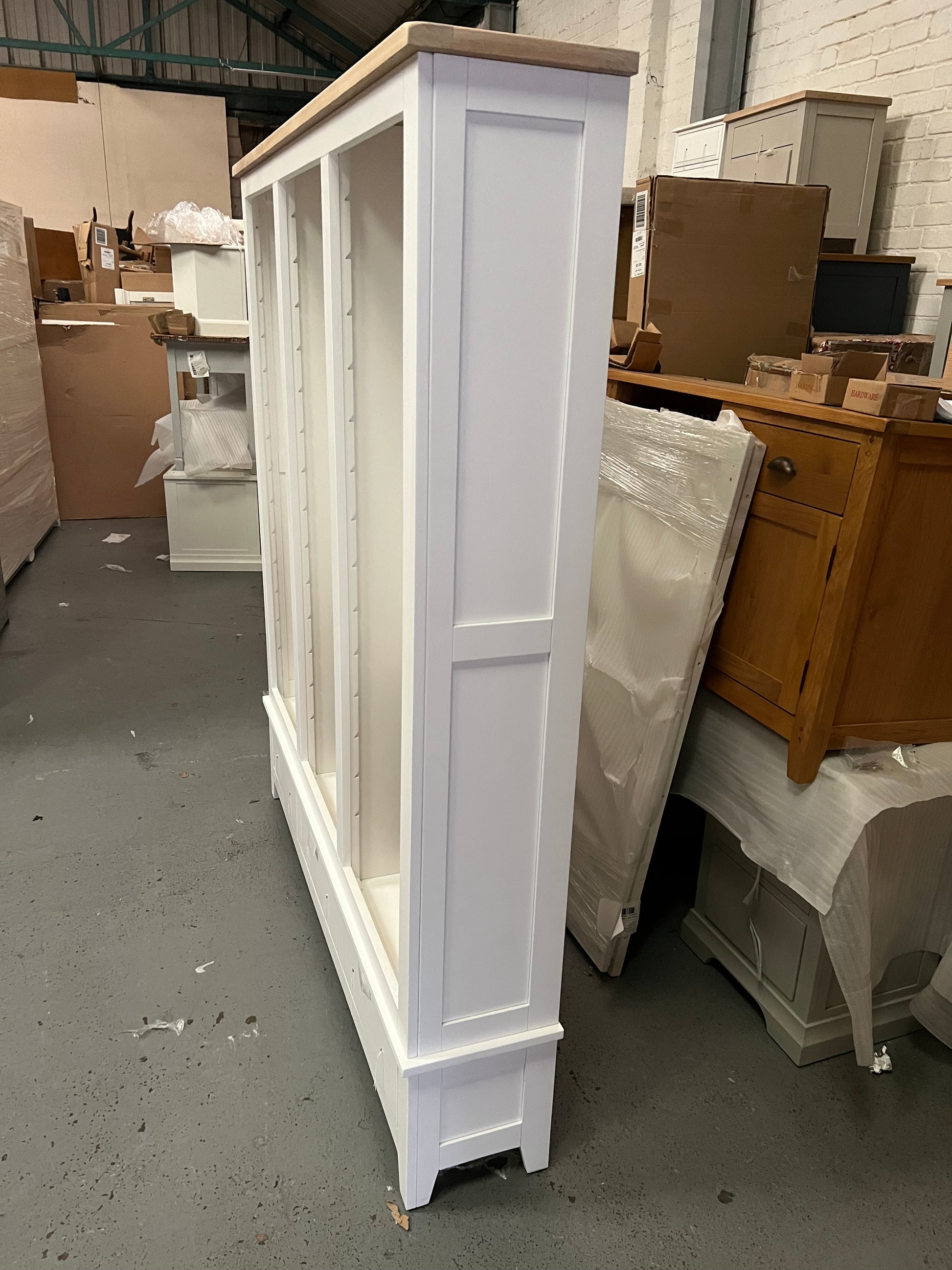CHESTER PURE WHITE
Grand Bookcase Quality Furniture Clearance Ltd