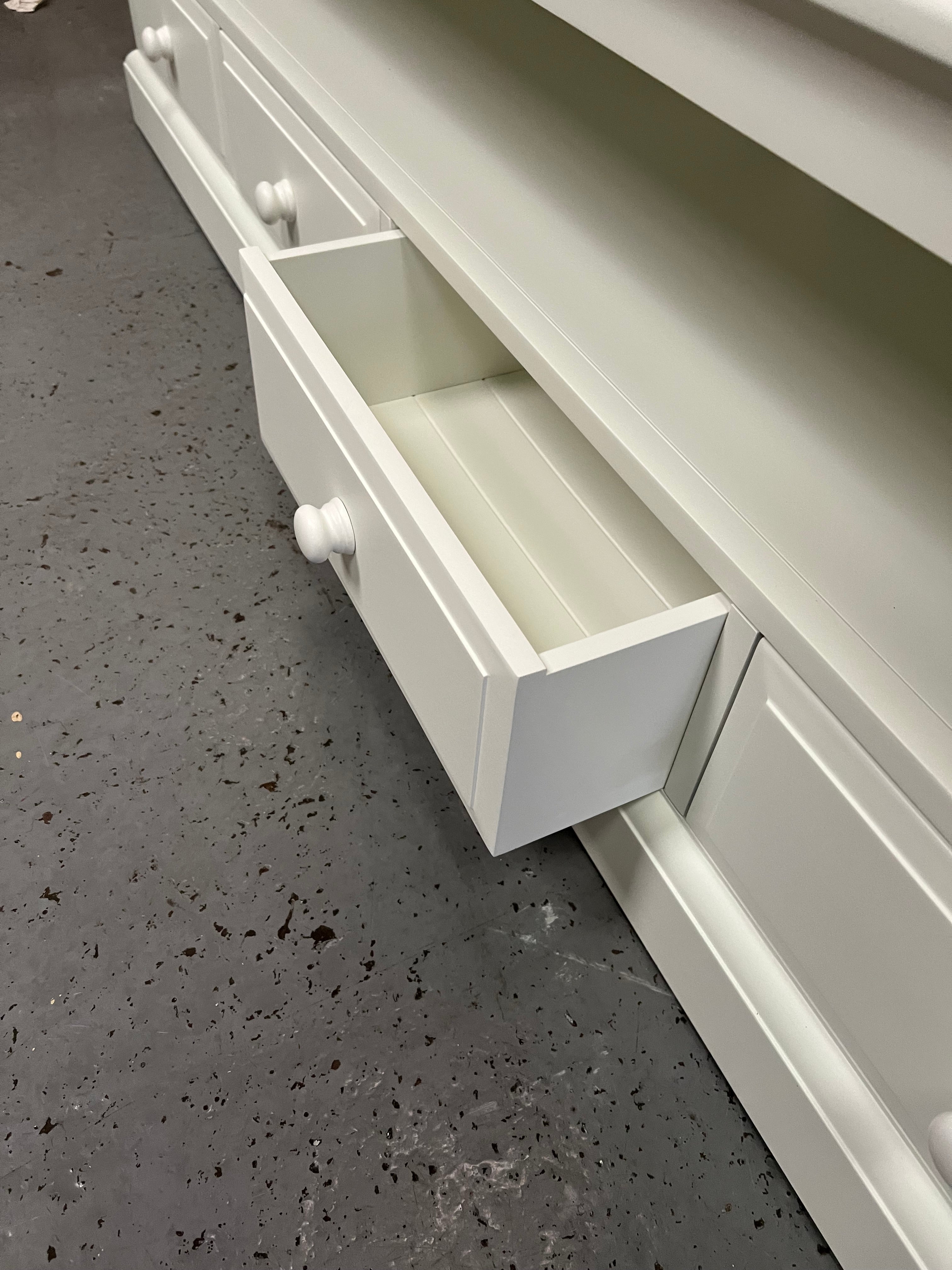 BURFORD IVORY
Extra Large TV Stand up to 75"