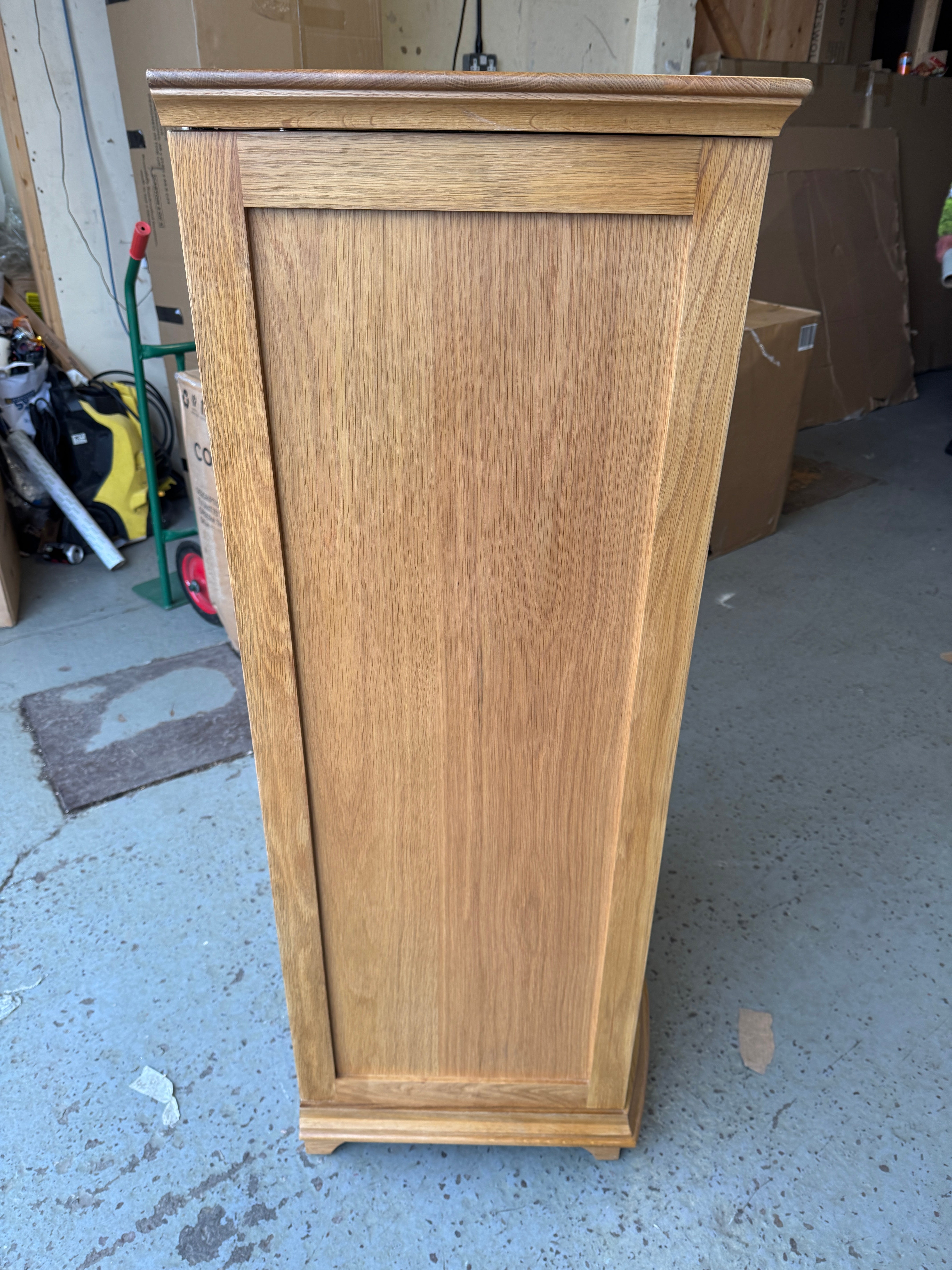 WINCHCOMBE OILED OAK
Vanity Tall Boy Quality Furniture Clearance Ltd