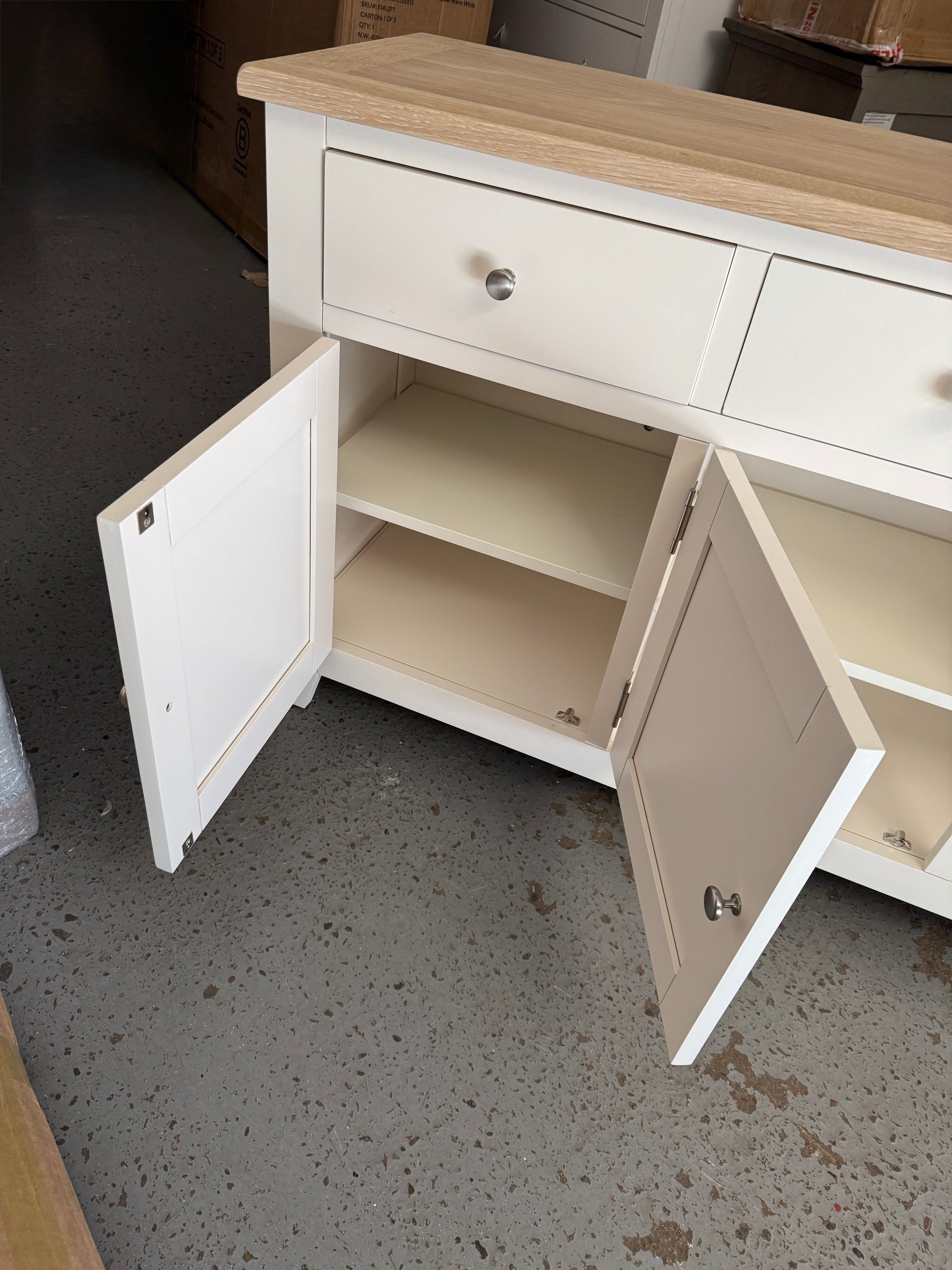 CHESTER CLASSIC CREAM
Extra Large Sideboard Quality Furniture Clearance Ltd