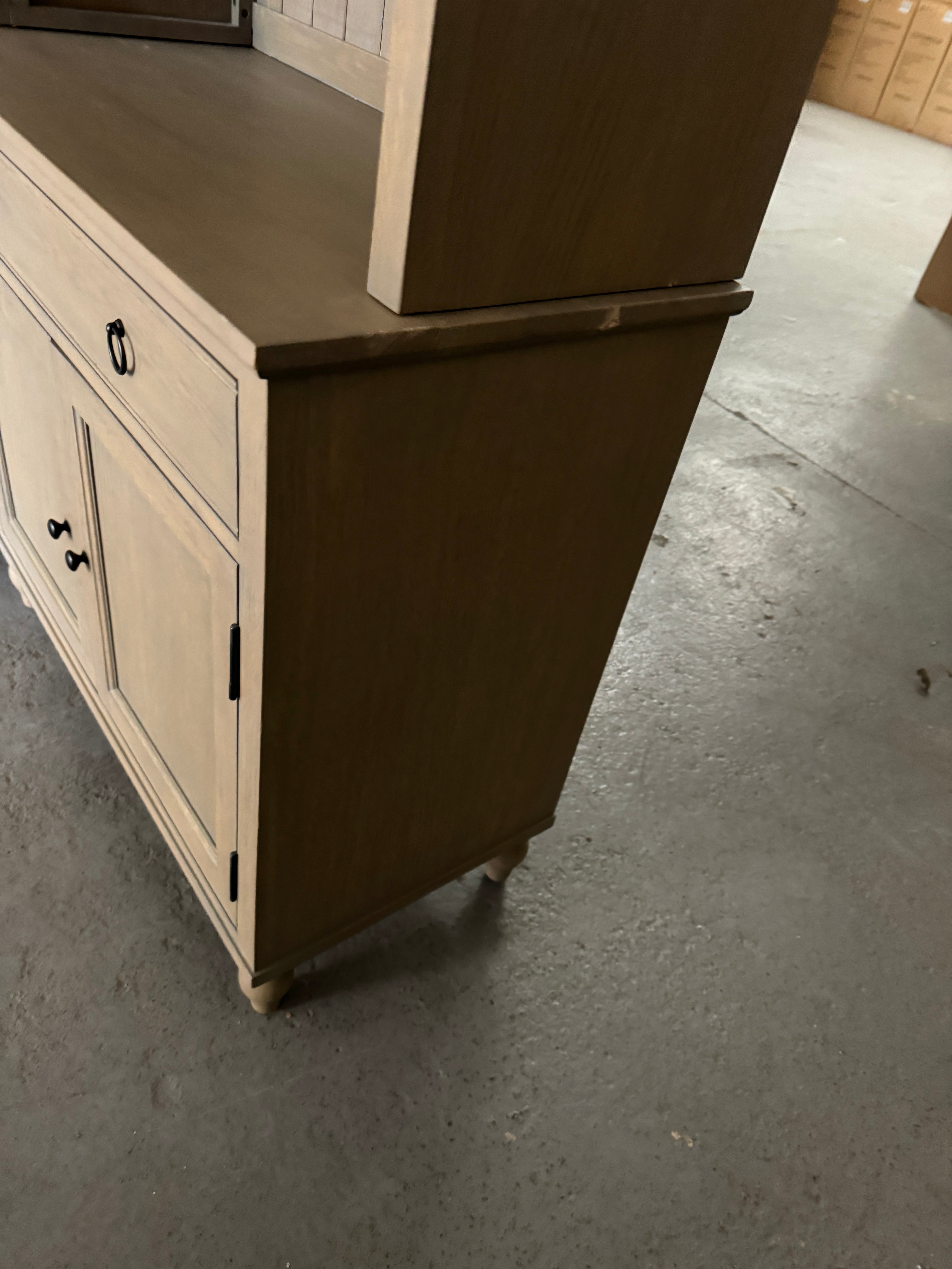 ELKSTONE SMOKED OAK
Grand Dresser Quality Furniture Clearance Ltd
