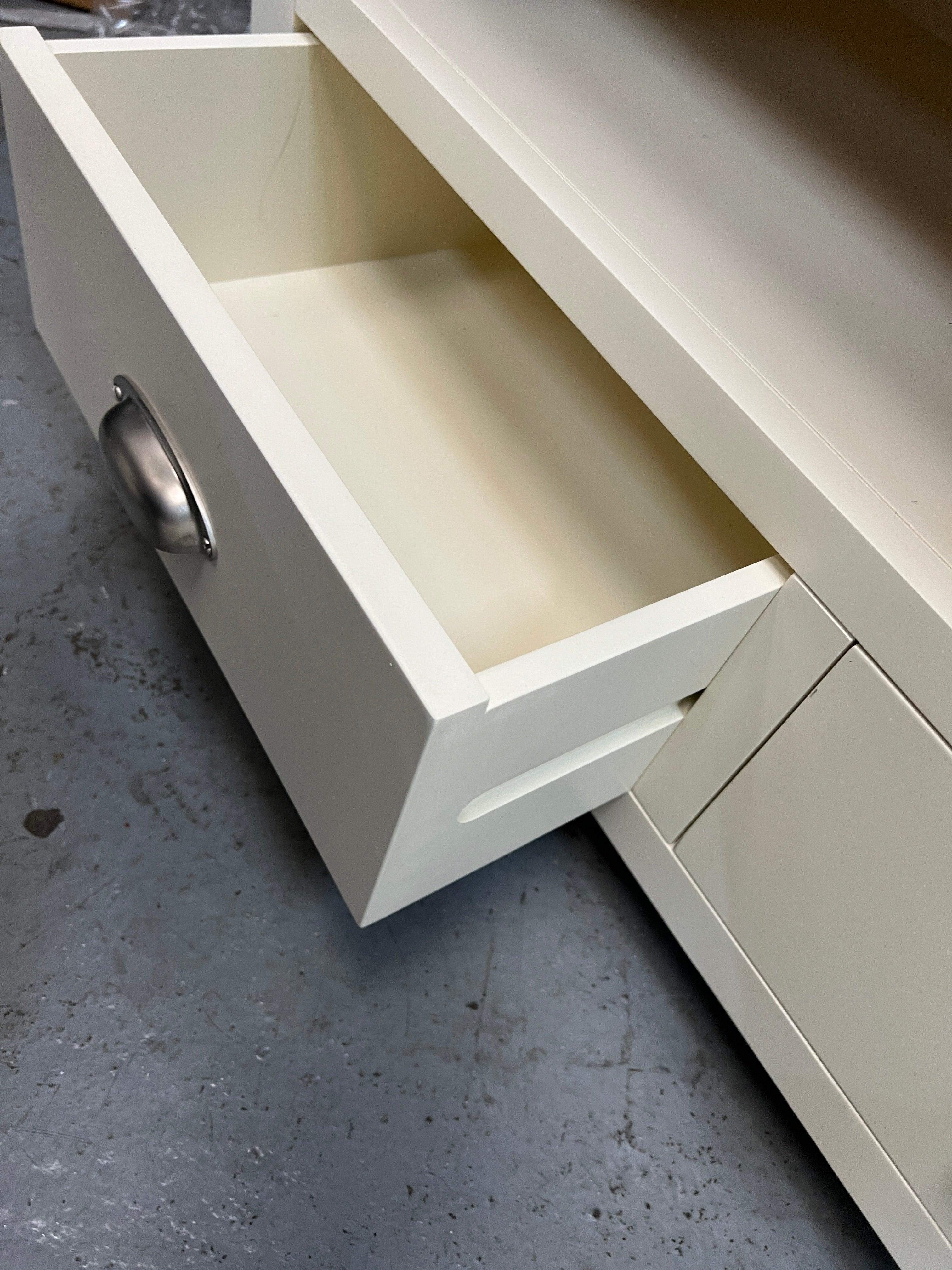 SUSSEX Cotswold Cream
Extra large TV stand up to 75" Quality Furniture Clearance Ltd