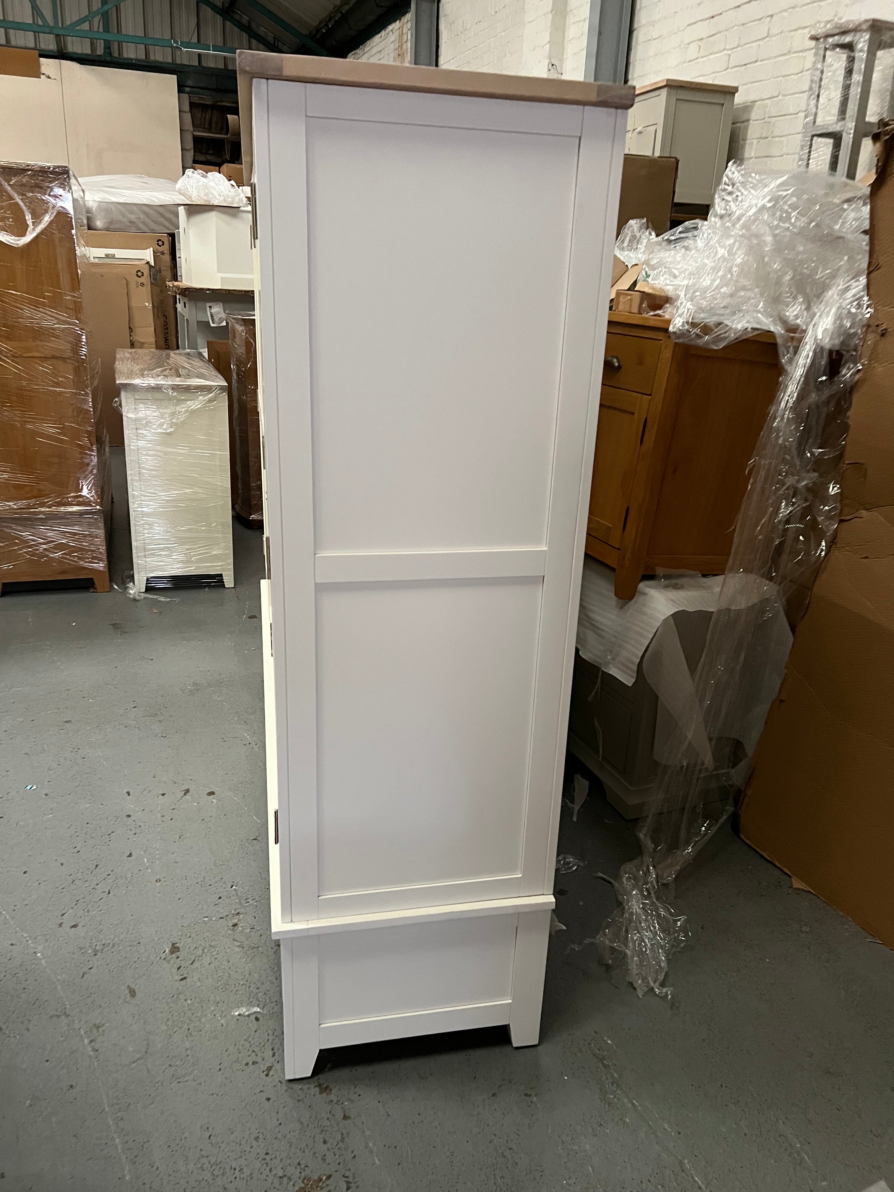 CHESTER CLASSIC CREAM
Four Door Wardrobe