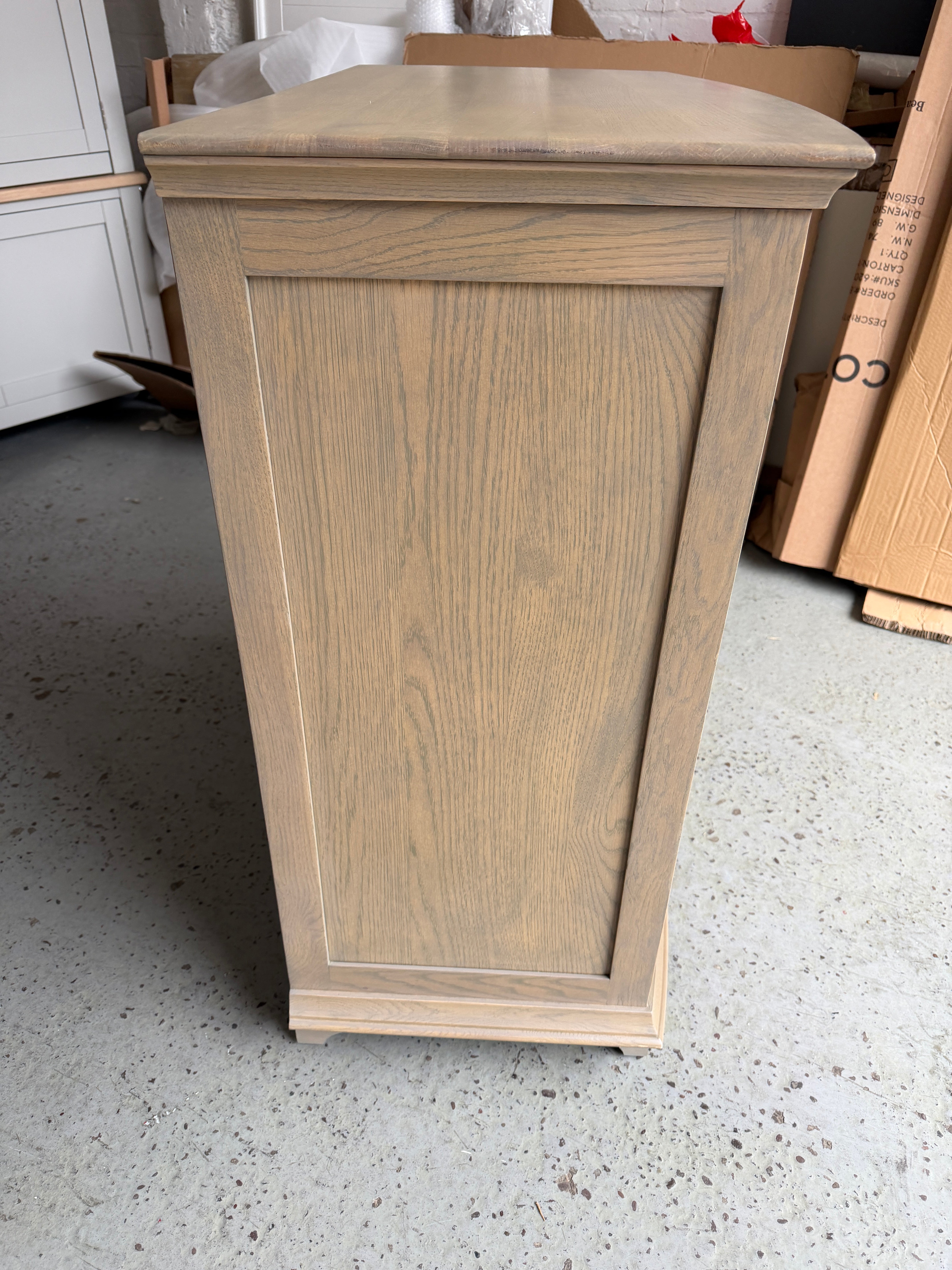 WINCHCOMBE SMOKED OAK
5 Drawer Chest Quality Furniture Clearance Ltd