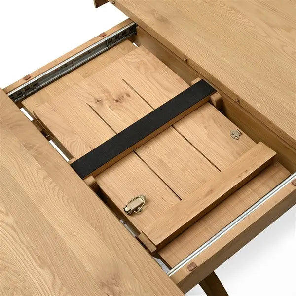 ELKSTONE MELLOW OAK
4-6 Seater Round Extending Dining Table Quality Furniture Clearance Ltd