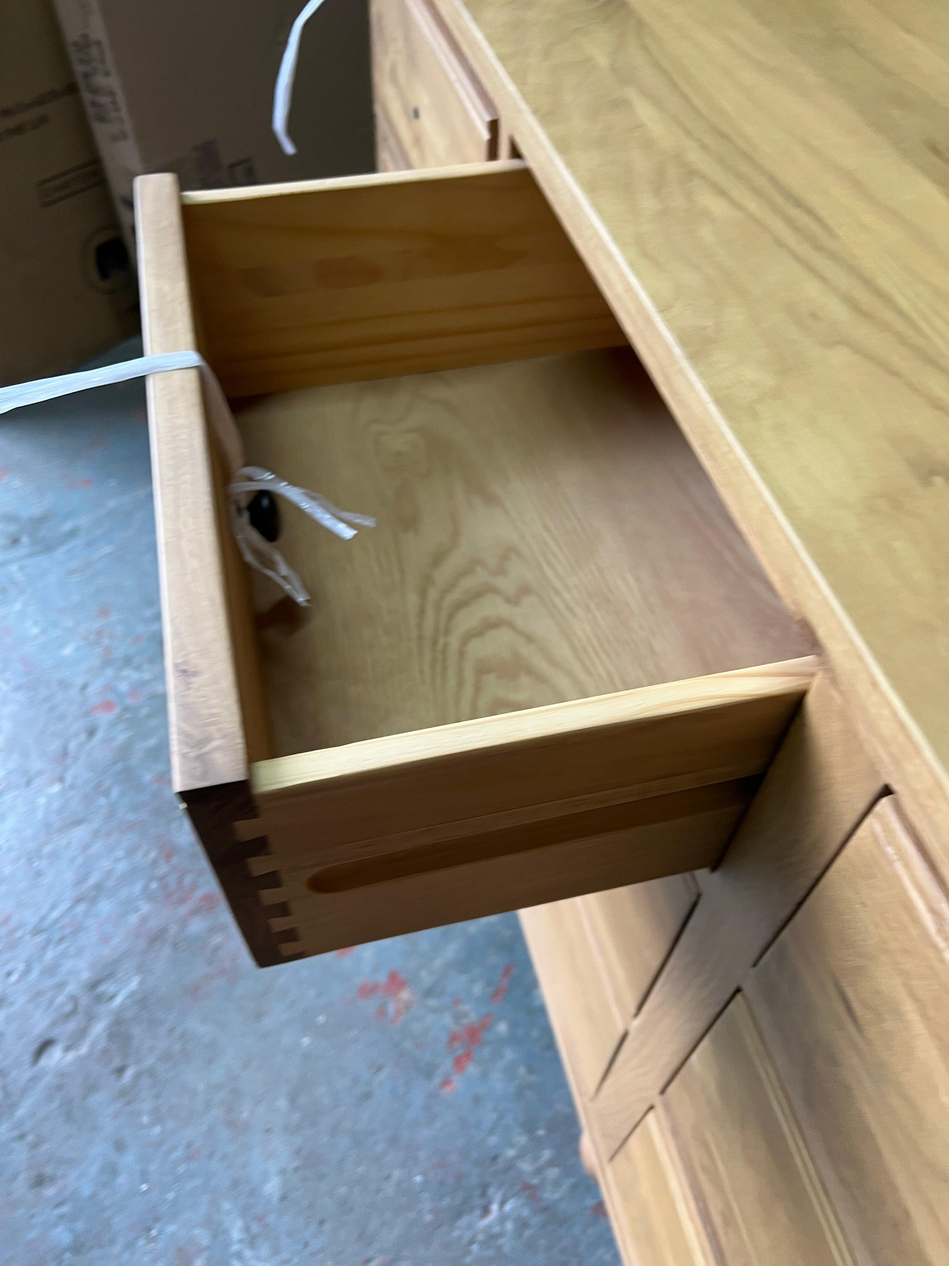 ELKSTONE MELLOW OAK 8 Drawer Wide Chest Quality Furniture Clearance Ltd