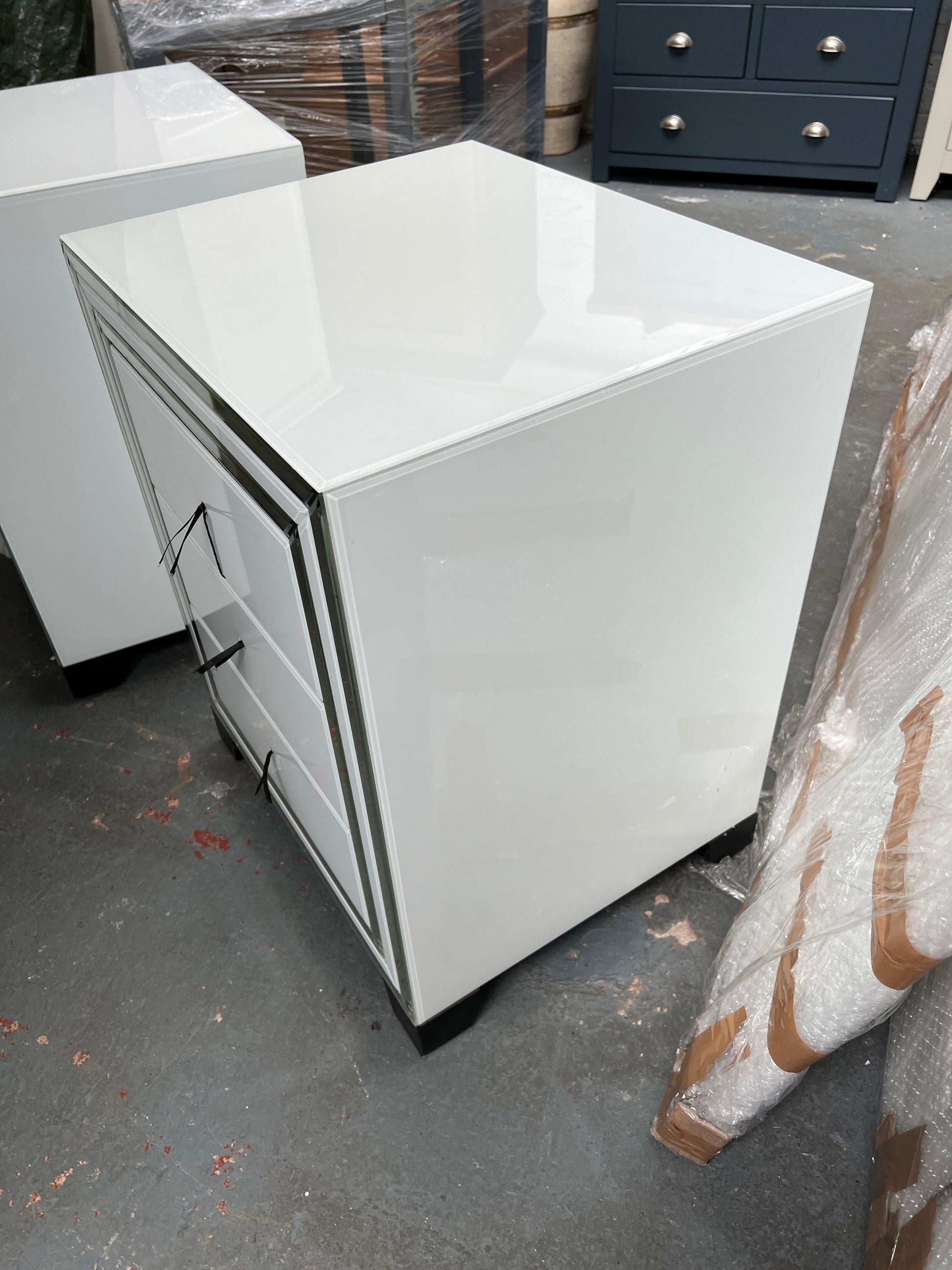 Set of 2 White Mirror 3 Drawer Bedside Cabinet Quality Furniture Clearance Ltd