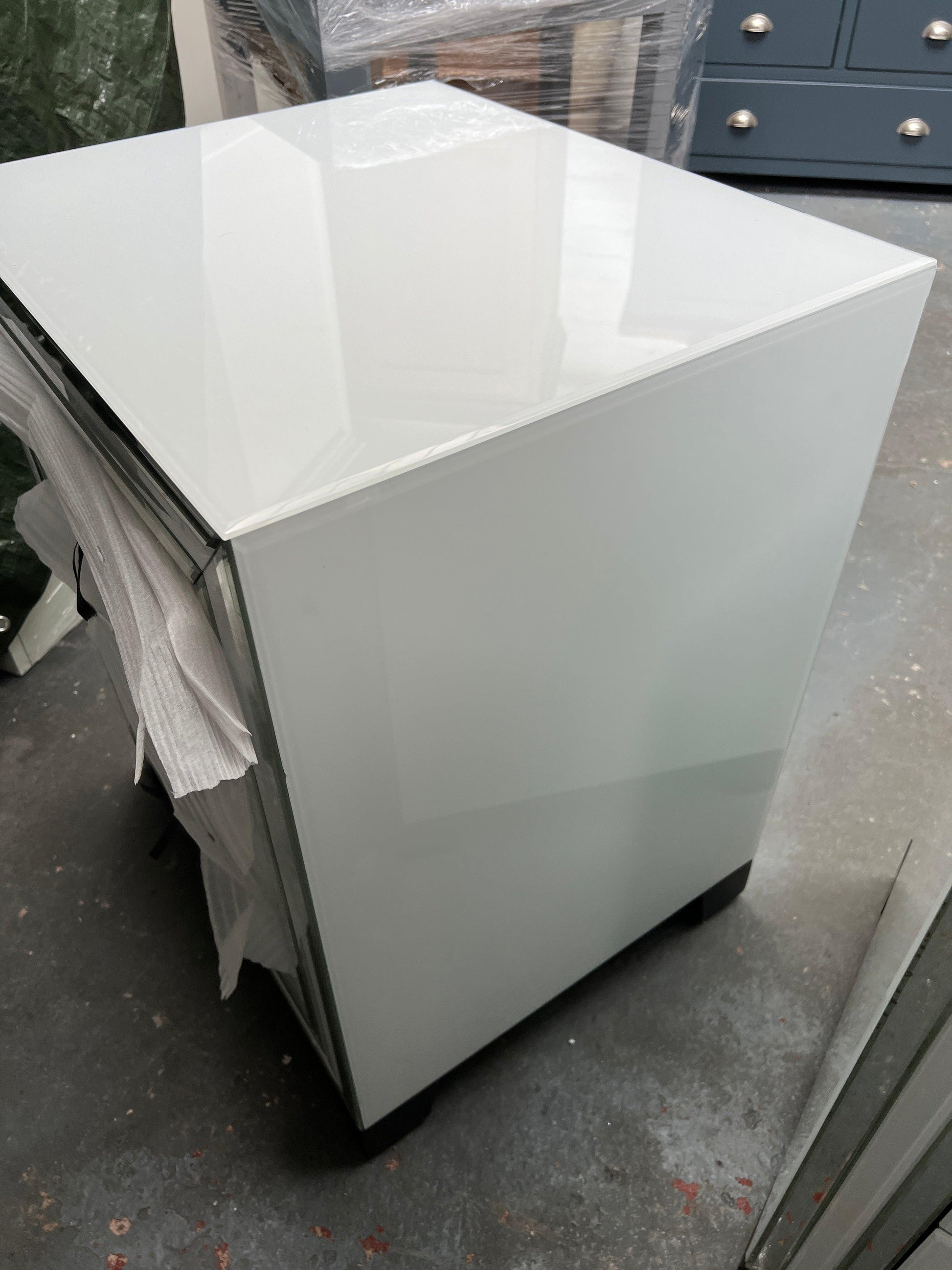 Set of 2 White Mirror 3 Drawer Bedside Cabinet Quality Furniture Clearance Ltd