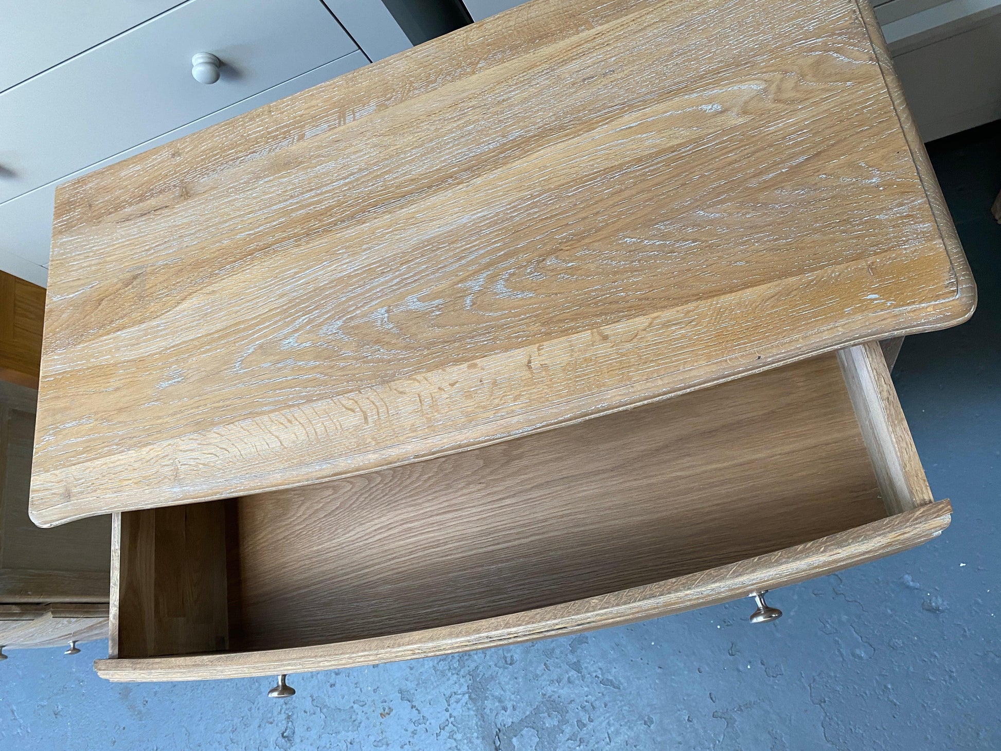 Limewash Oak 3 Drawer Chest. - furniture delivered 