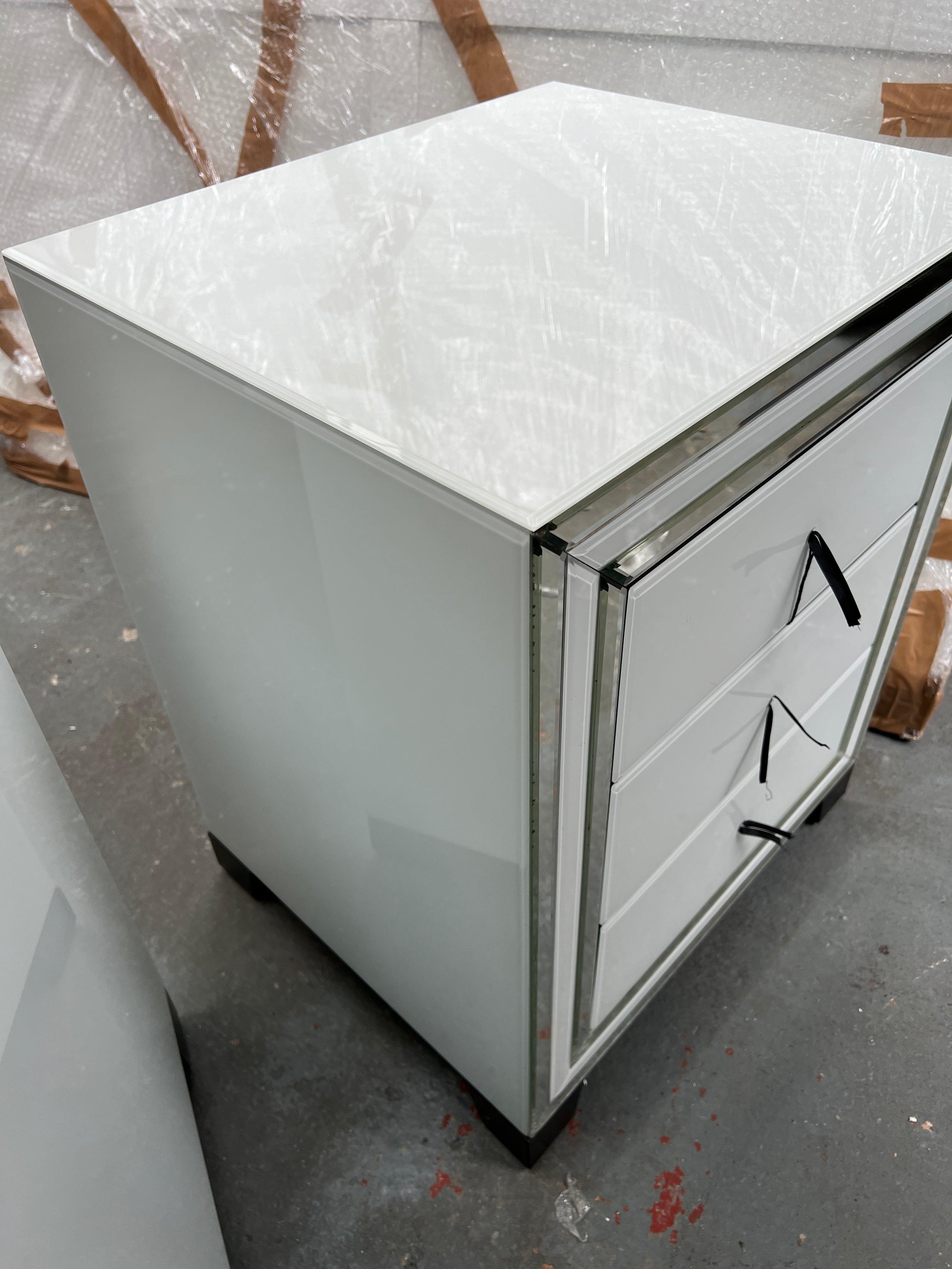 Set of 2 White Mirror 3 Drawer Bedside Cabinet Quality Furniture Clearance Ltd
